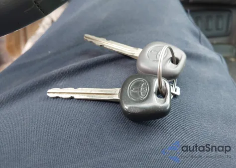 2005 Toyota Sequoia Sr5 V8 from USA, damaged, VIN 5TDZT34A55S254679